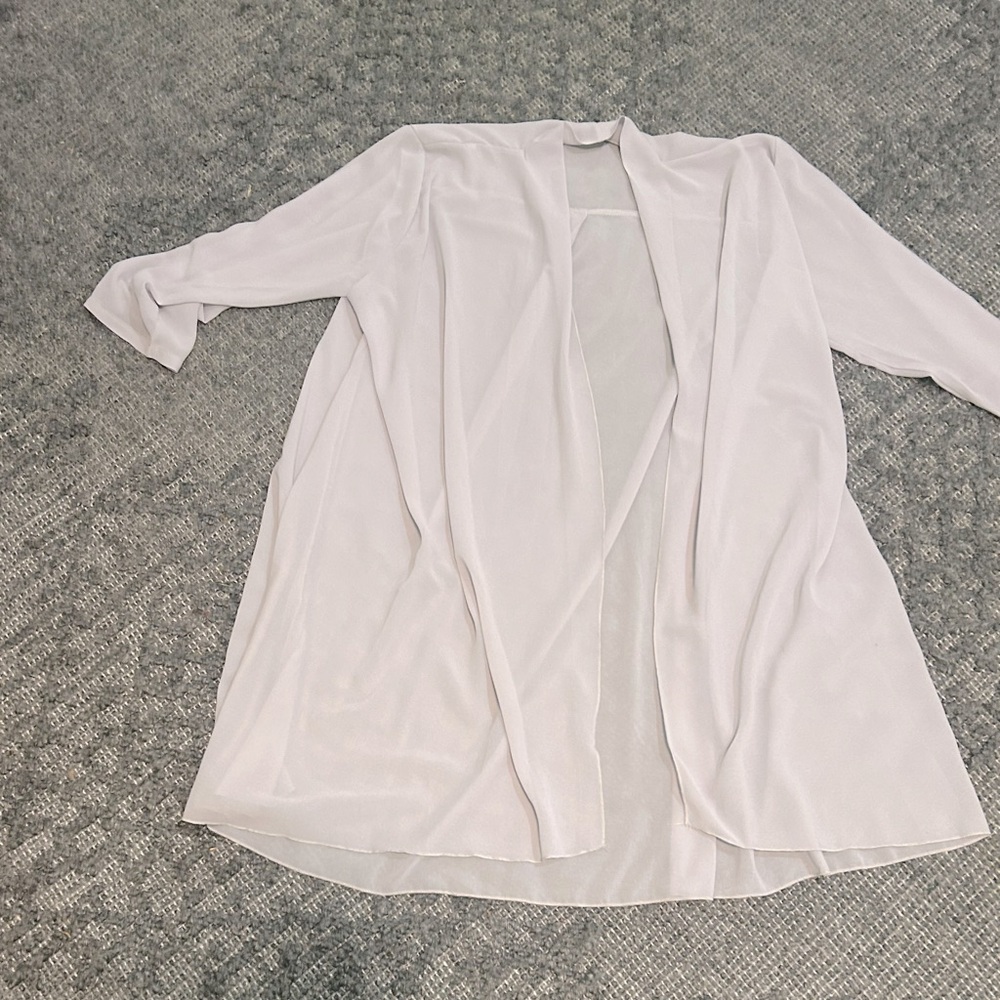 Elegant Sheet Light Weight Soft Gray Open Front Cardigan with 3/4 Sleeve Flowy - Picture 3 of 3